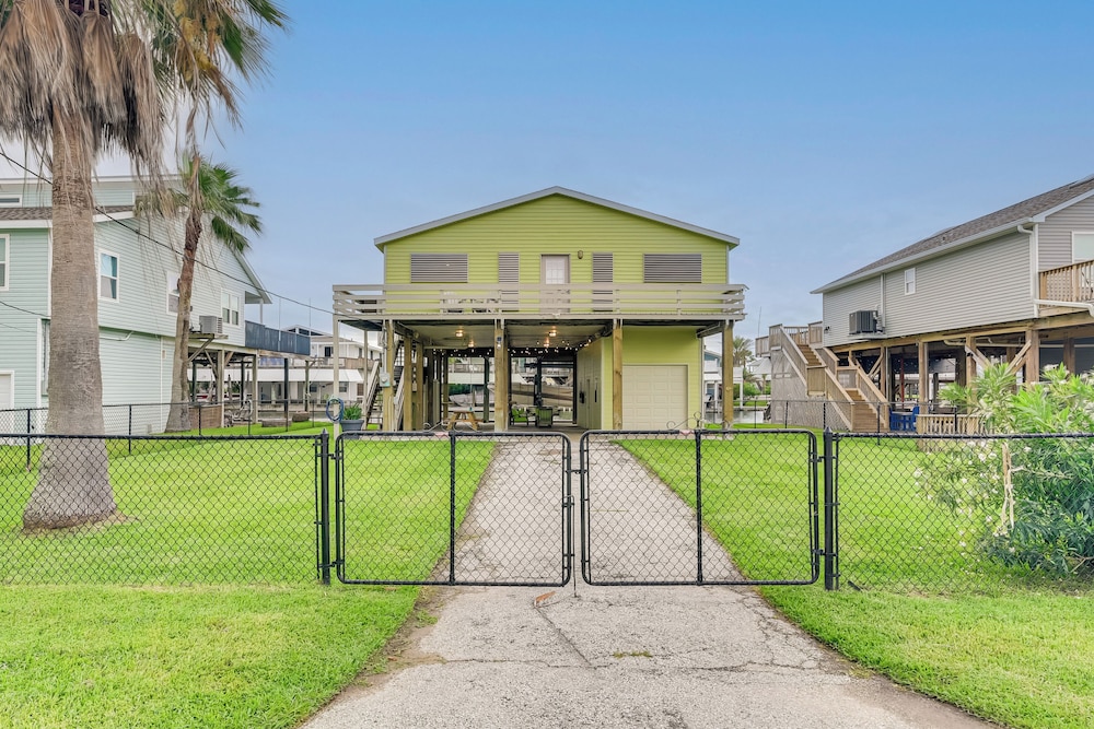 Private Dock & Kayaks: 'reel Fun in Sea Isle'