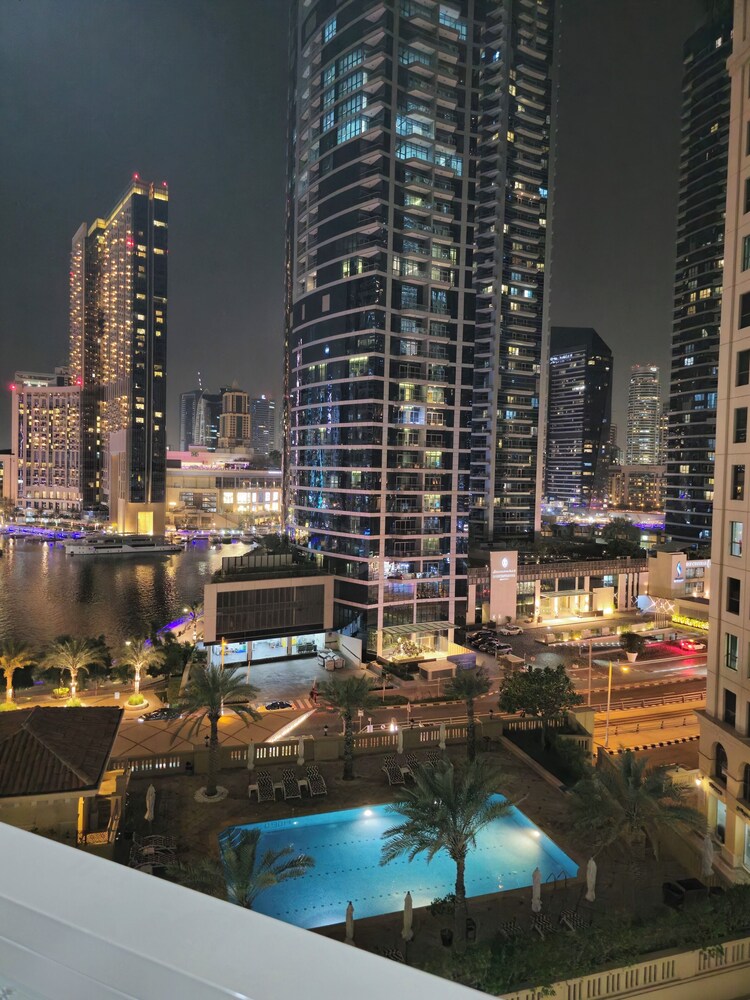 Urban Panda Hostel JBR Dubai
