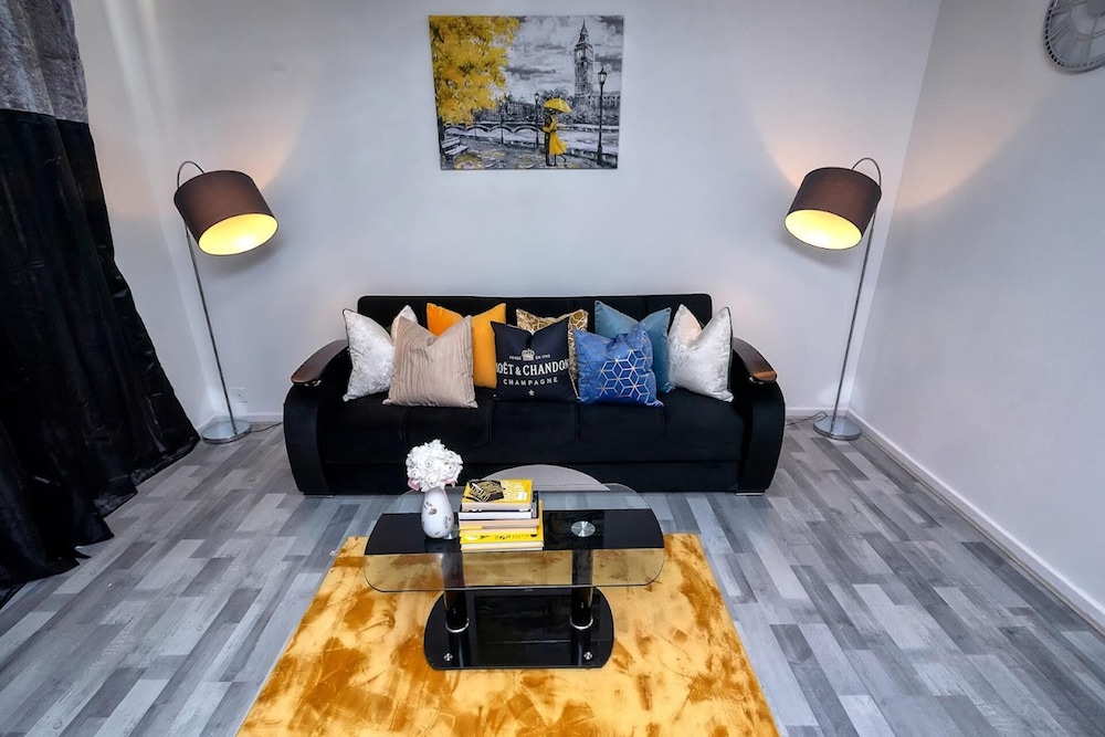 I Love London! A Stunning 2 Bed Home Sleeps 1-3!