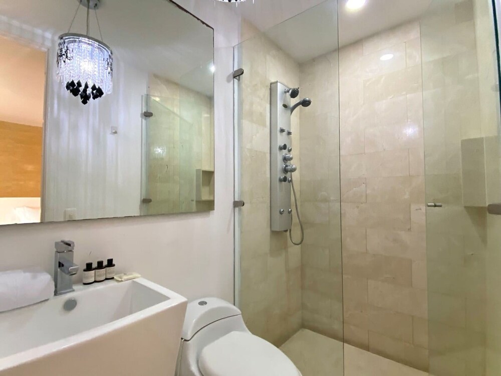 w Cool 4BR With Private Pool n AC in Cartagena