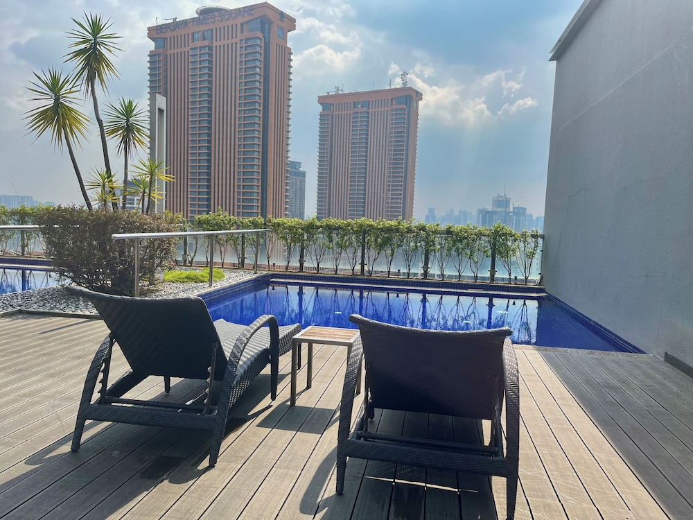 Bintang Fairlane by Manhattan Group