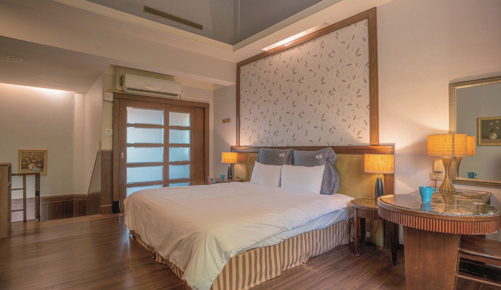 Regale Villa Hotel