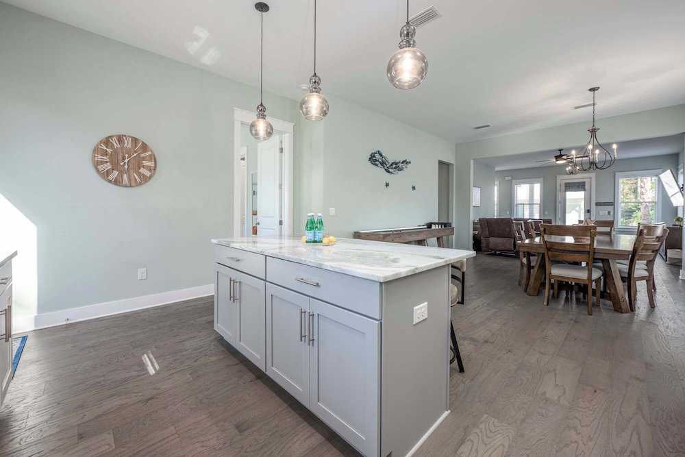 Beach to Bay 3BR Retreat - Cowboy Pool & Golf Cart
