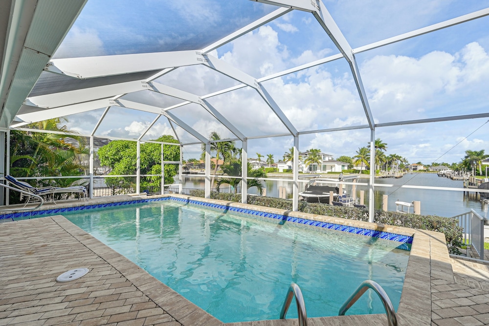 2 Mi to South Beach: Waterfront Home w/ Lanai!