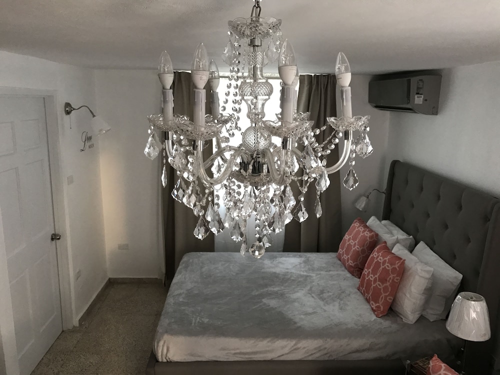 Chandelier 102