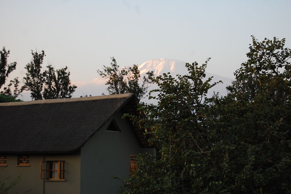 Weru Weru River Lodge