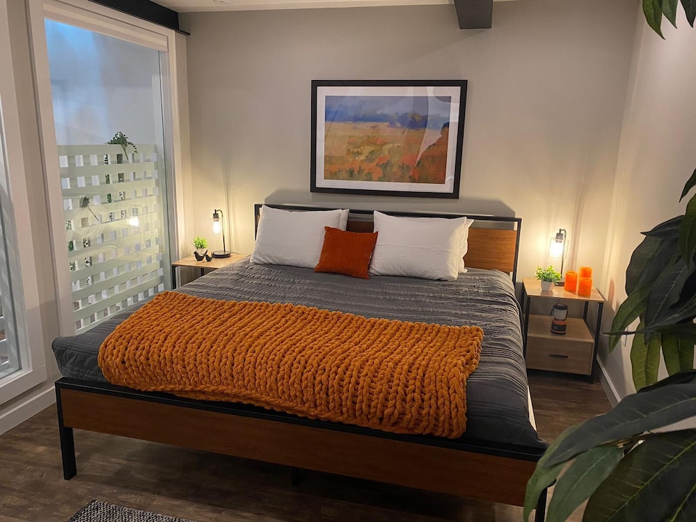 Brattleboro Vacations - Vermont Mirror House - Property Image 1