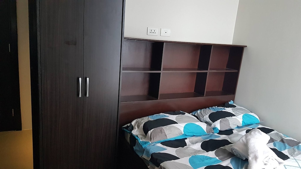 Araneta Cubao No Brown Outs 1BR Furnished Condo With Balcony Free Wifi Netflix