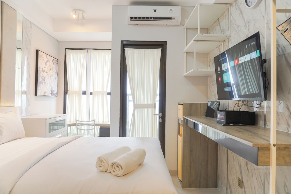 Modern Look And Nice Studio Transpark Bintaro Apartment