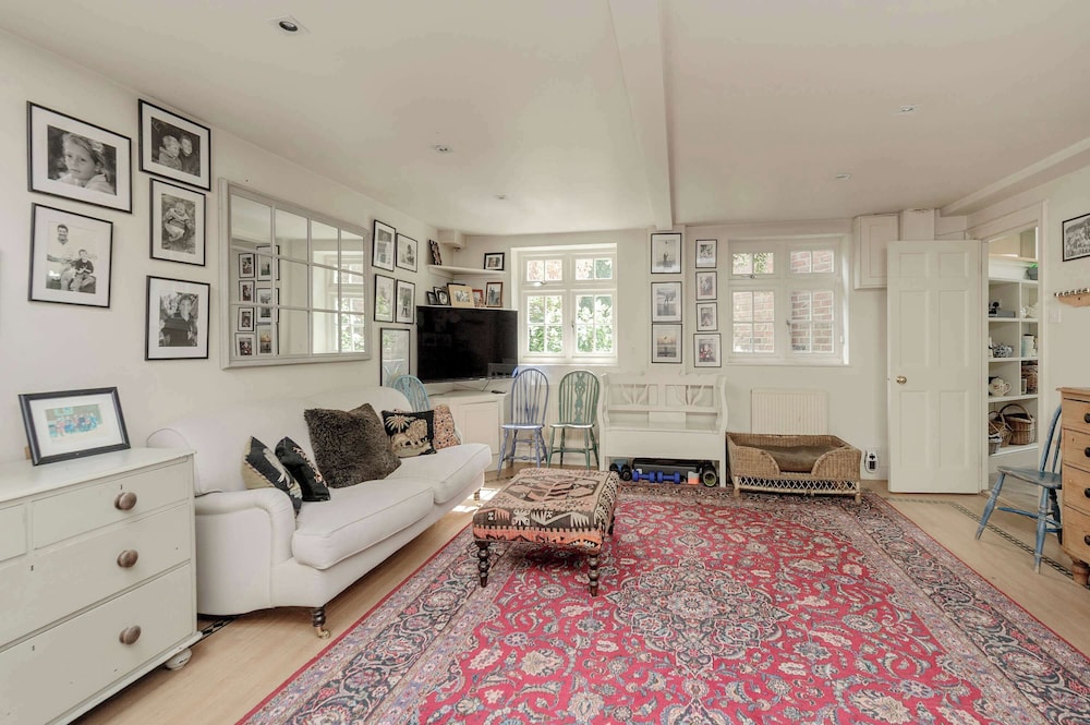 Beautiful Family Home w Garden Pool - Wimbledon