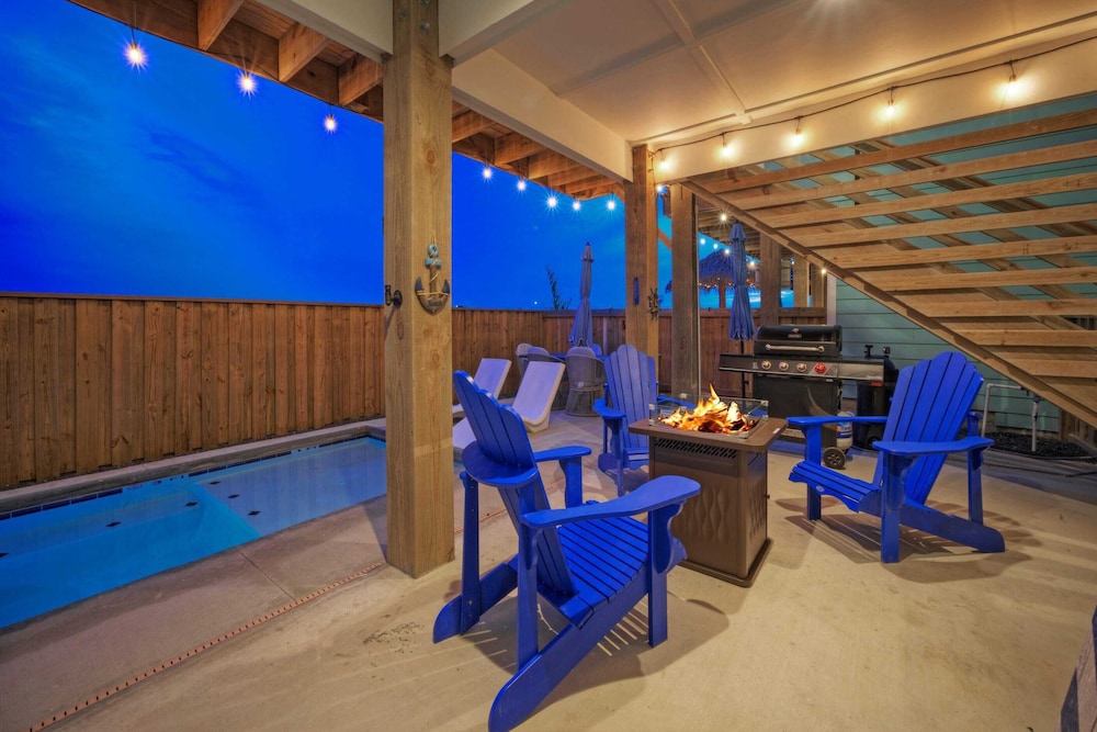 The Madison Pool, Mustang Island Beaches & Port A Fun Nearby