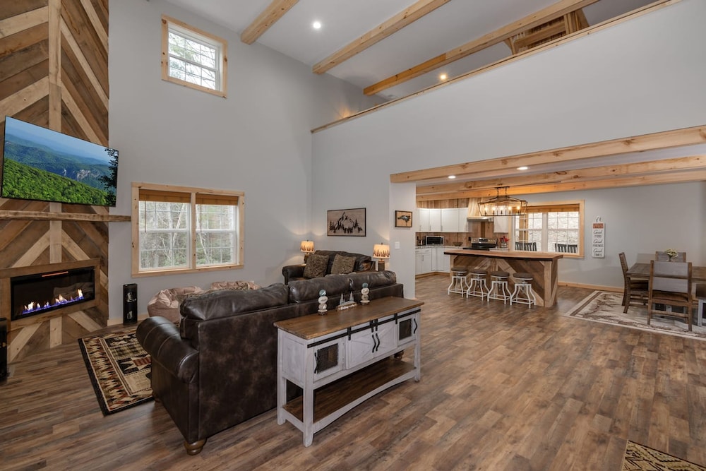 Boone Getaway Dog Friendly Hot Tub Fire Pit