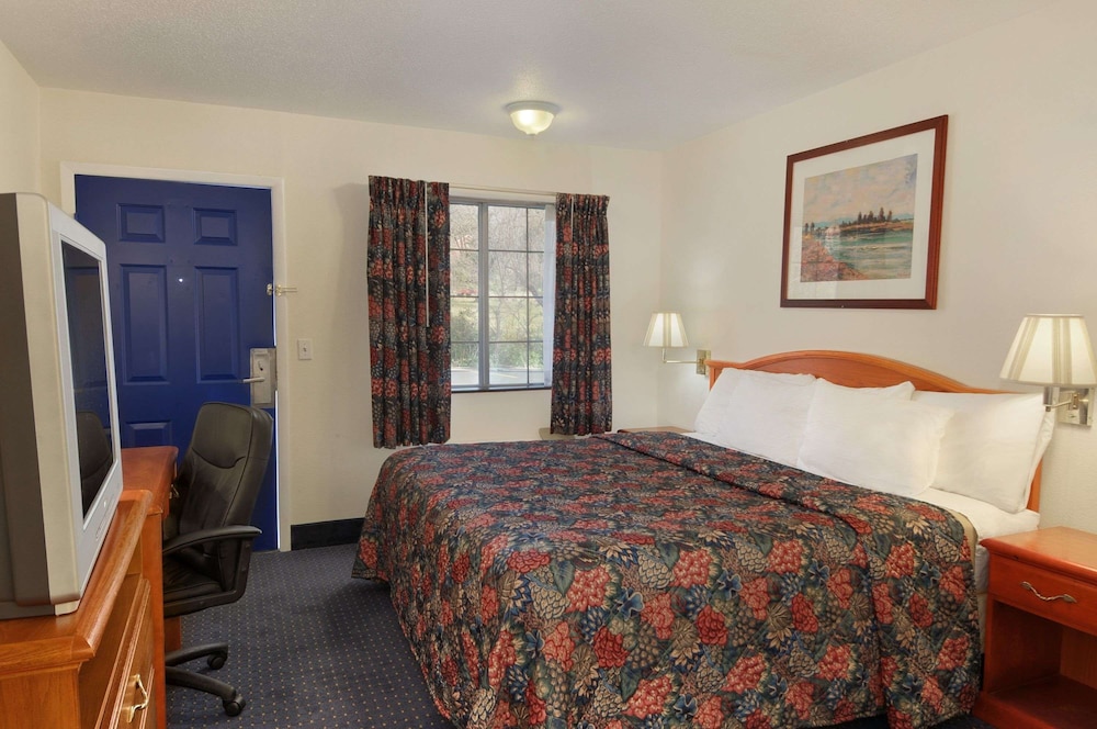 Lawrence Vacations - Days Inn by Wyndham KU Lawrence - Property Image 19