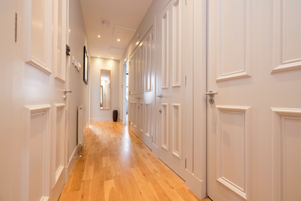 Stylish 2-bed flat in New Town