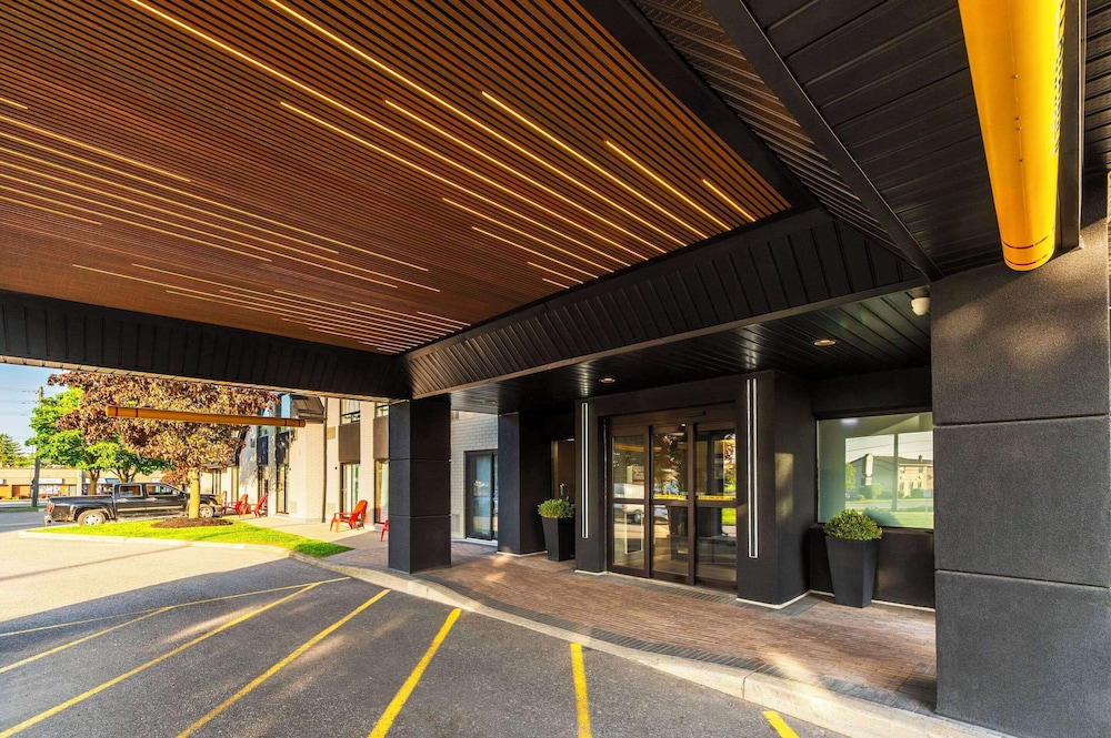 Guelph Vacations - Comfort Inn Guelph - Property Image 2