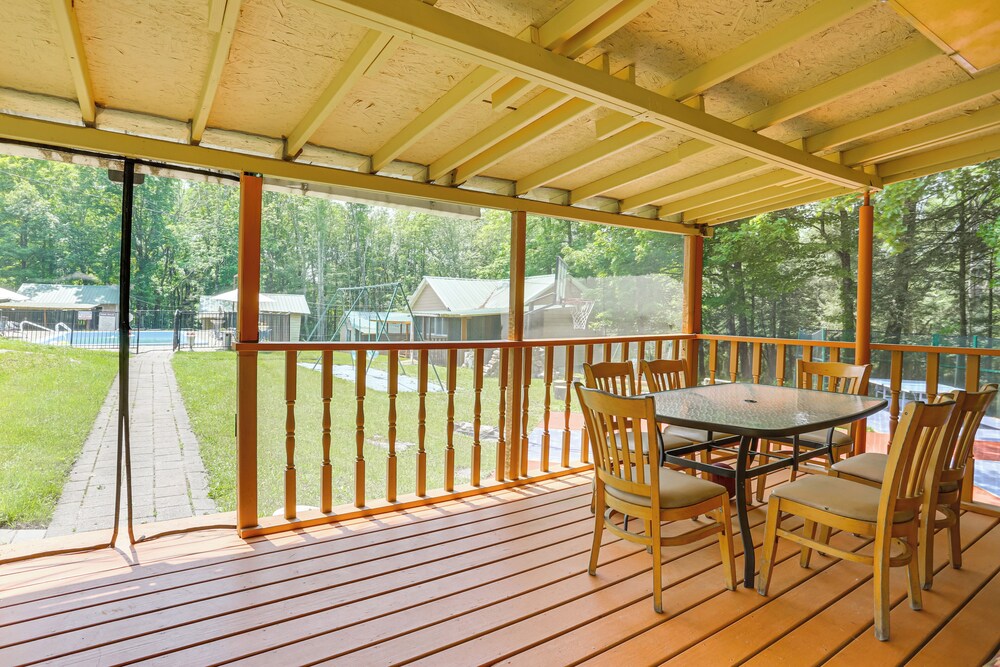 5 Mi to Marina & Raceways: Mongaup Valley Retreat!