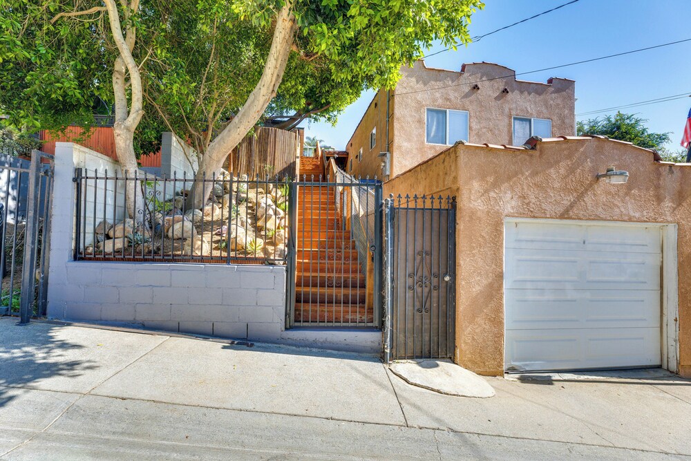 5 Mi to Dtwn Los Angeles: Apt w/ Outdoor Space!