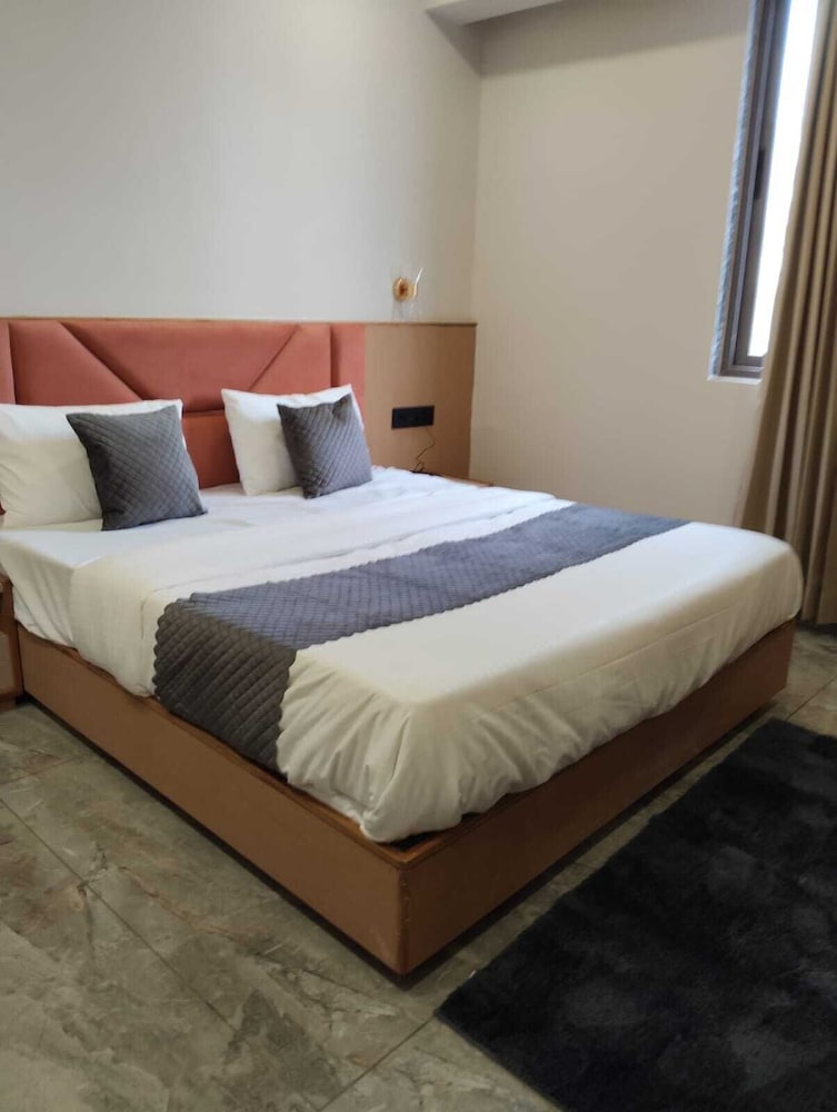 Hotel Earth Orbit