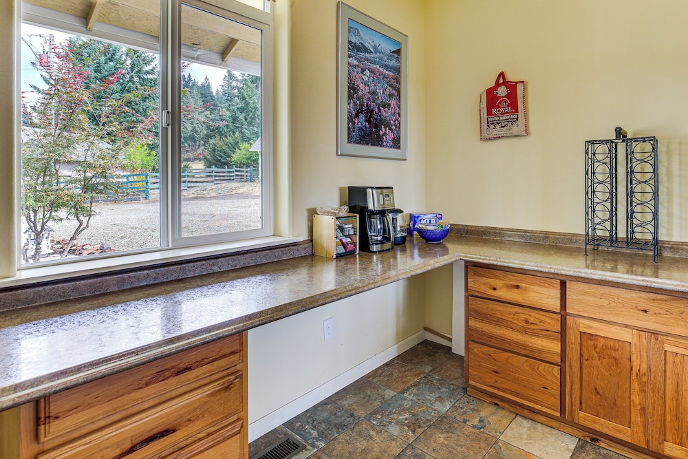 Springfield /eugene Countryside Home w/ Mtn Views!