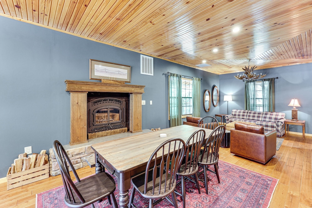 Creek Access, Games: Family-friendly Royal Retreat