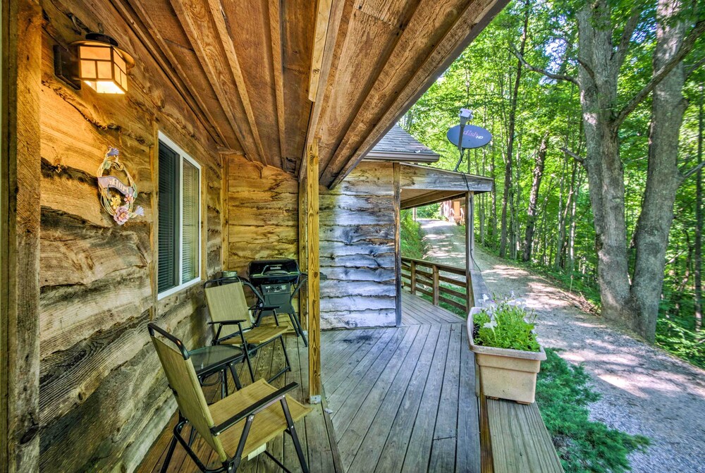Cozy The Woodshop Cabin w/ Deck & Forest Views! view 4