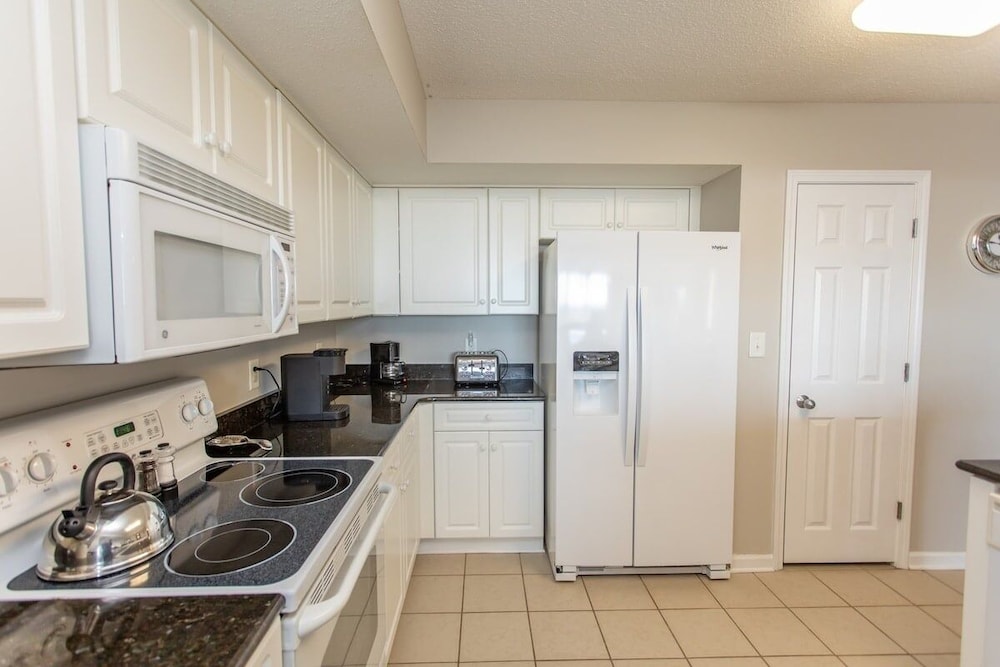Yacht Club 1-1103 3 Bedroom Condo