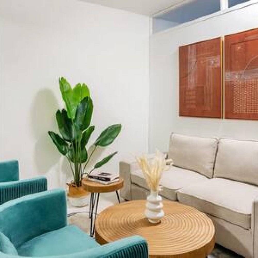444-3 1BR Hell s Kitchen- Newly Furnished -elevator