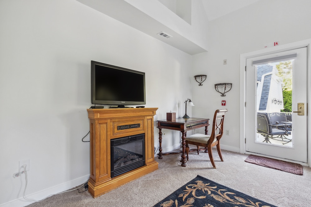 Columbia Vacations - The Columbia Inn at Peralynna Manor - Property Image 18