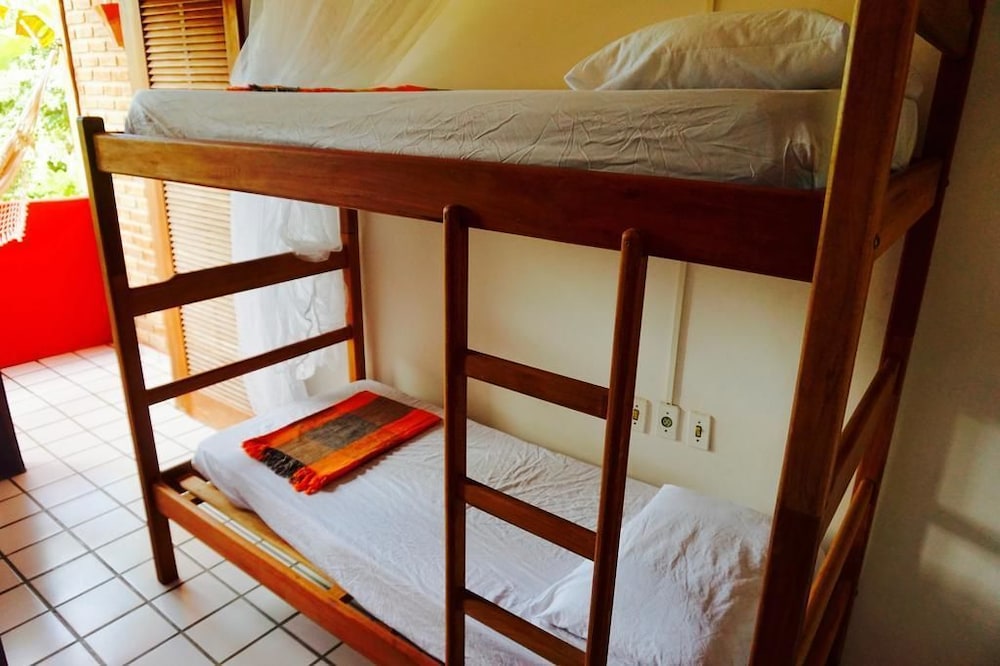 Novos Baianos Hostel e Suites