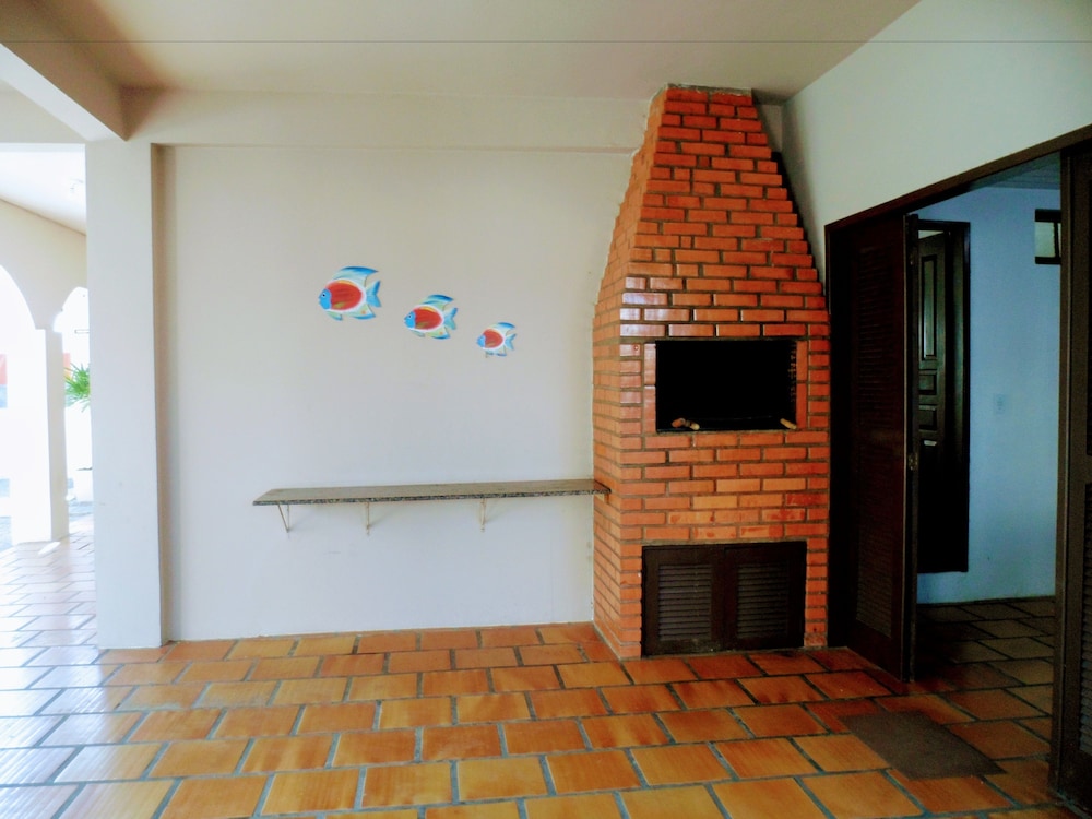 Ingleses Residence