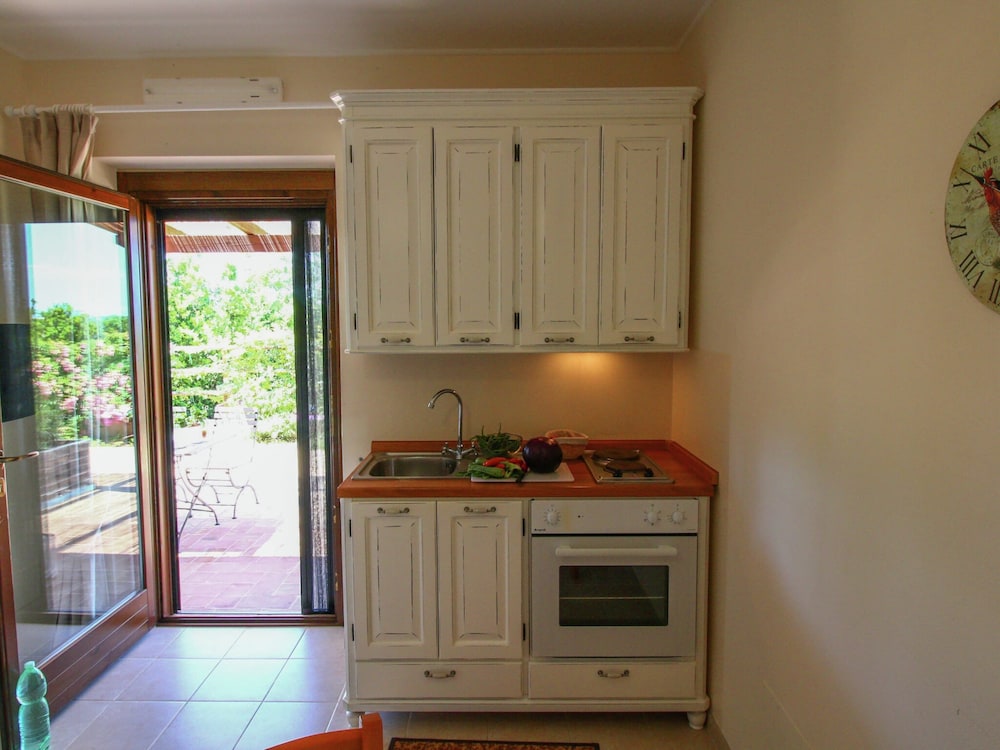 Farmhouse in Montalto Near Sandy Beaches view 3