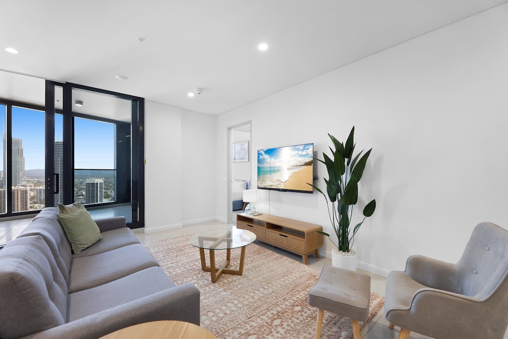 Luxe Oceanfront 1-bed High Rise With Pool & Gym
