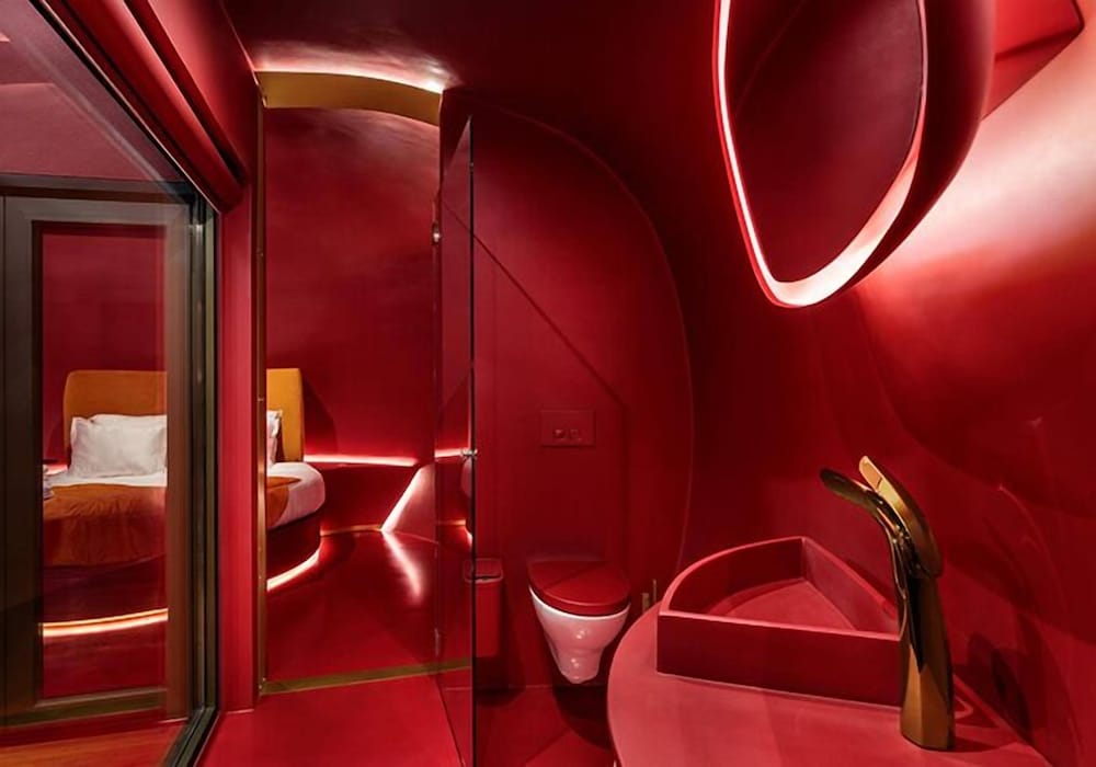 Cherry Sculpture Hotel 35