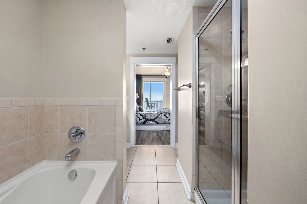 20th Floor Condo! Sleeps 8! Gulf Front Master Suite w/ Beautiful Gulf Views!