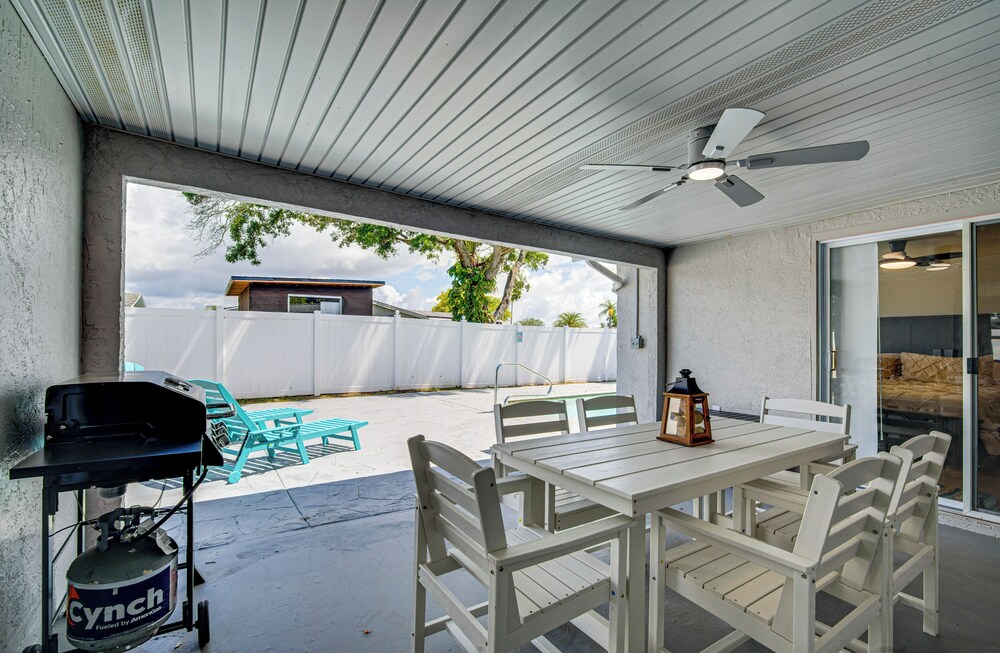 5 Mi to Beach: Home w/ Pool in Holiday!