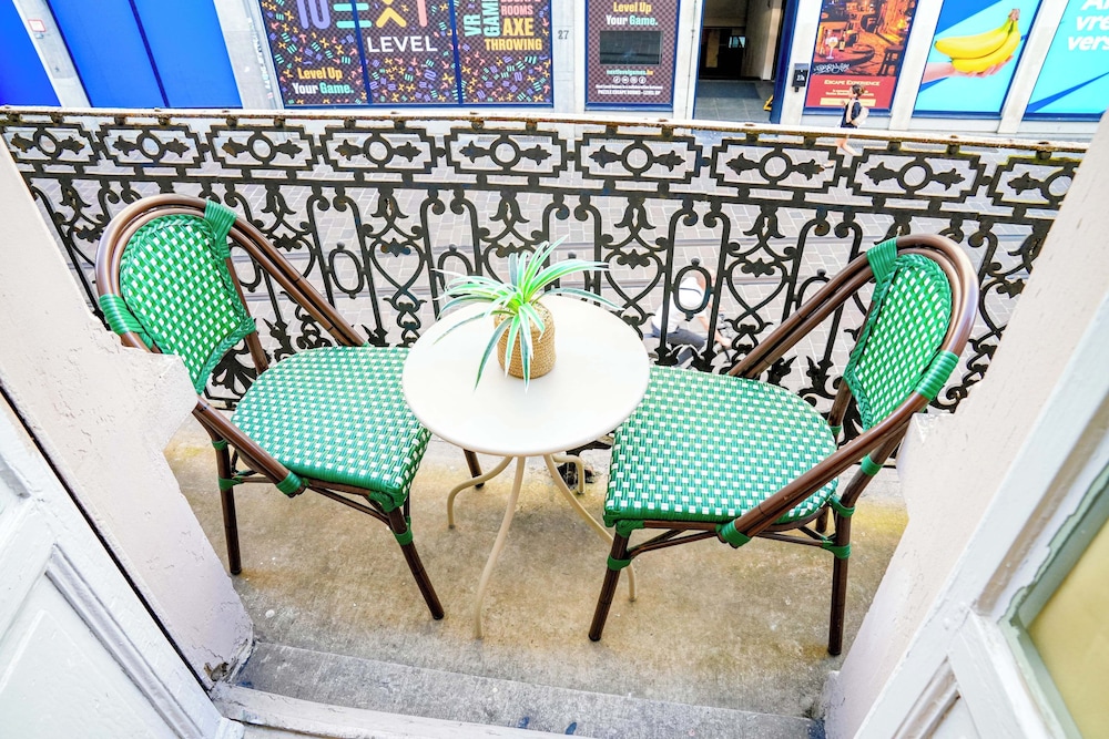 Comfy 5BR Apartment in Heart of Ghent