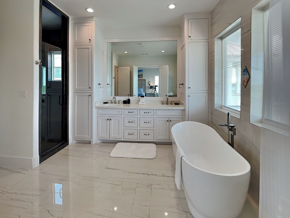Seabreezy Lane by Ryson Vacation Rentals