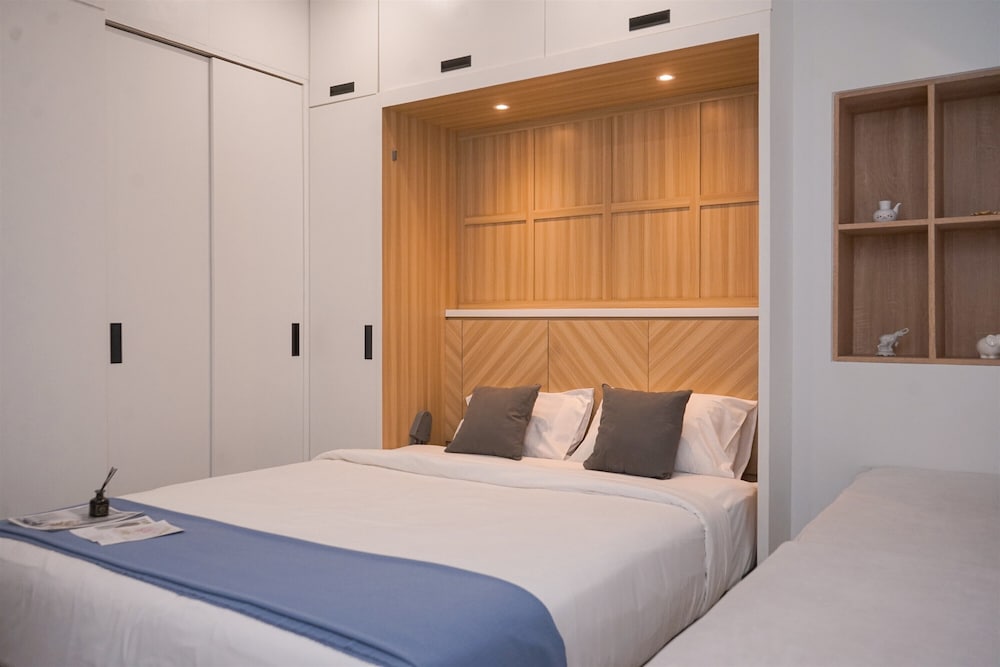 Modern And Comfy Studio At Collins Boulevard Apartment