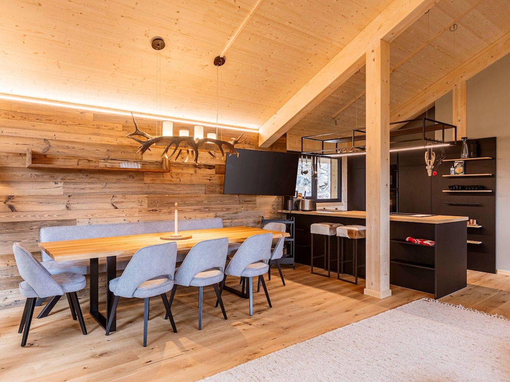 Lavish Chalet With hot tub
