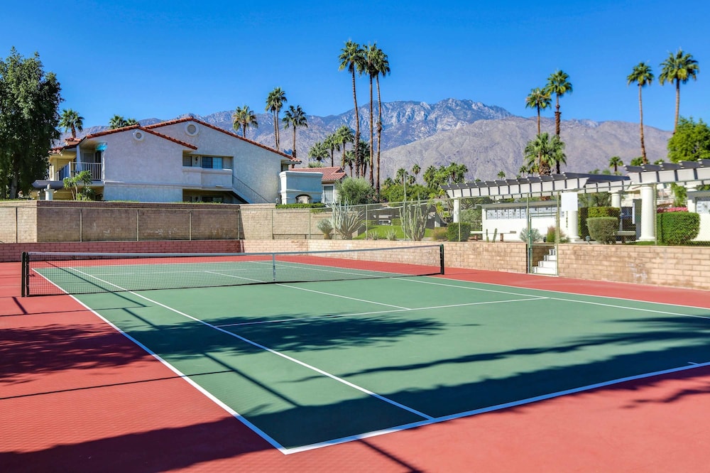 Stylish Condo With Panoramic View Community Pool