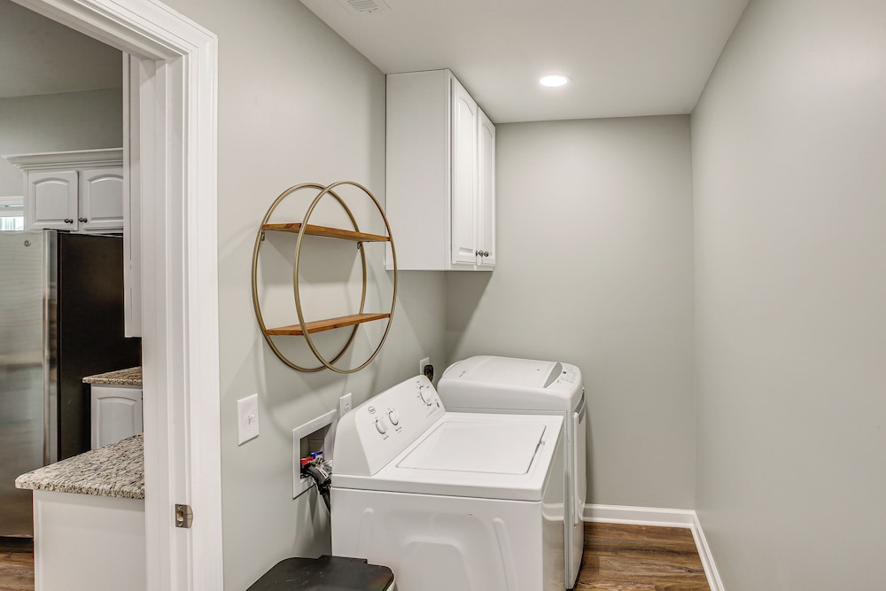 1/2 Mi to Kentucky Downs: Franklin Home w/ Patio!