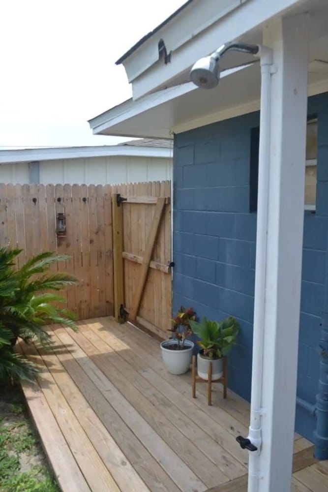 Surf Shack - Classic PCB - Steps to Beach Access