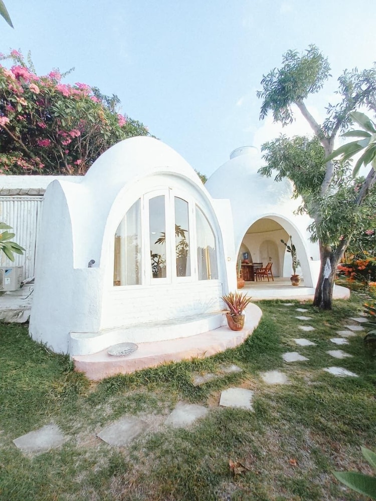 Mentigibay Dome Villa Lombok