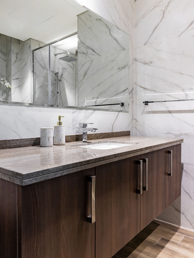 GLOBALSTAY. J One Tower Apartments