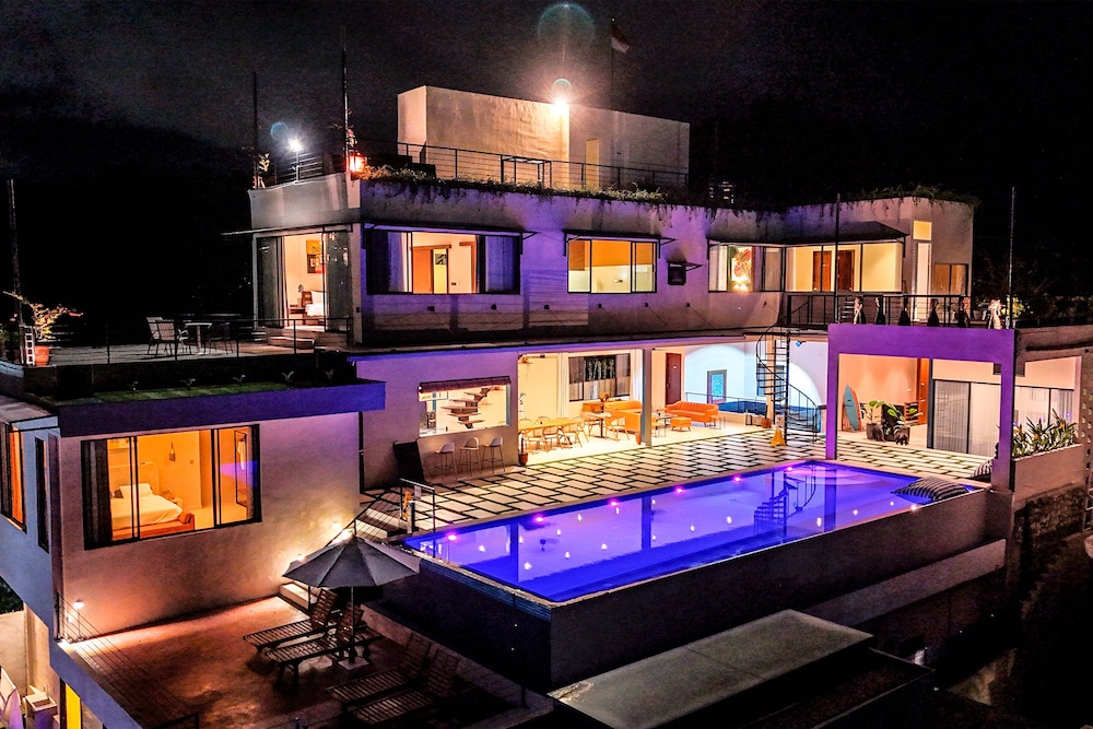 Jiya Villa Uluwatu - Panoramic Terraces with Stunning Views, Luxury Service and Entertainment