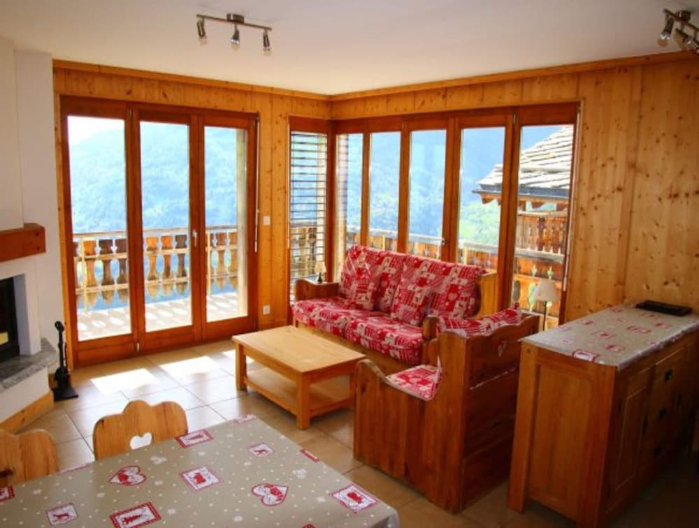 Cozy Apartment With Rhone Valley View