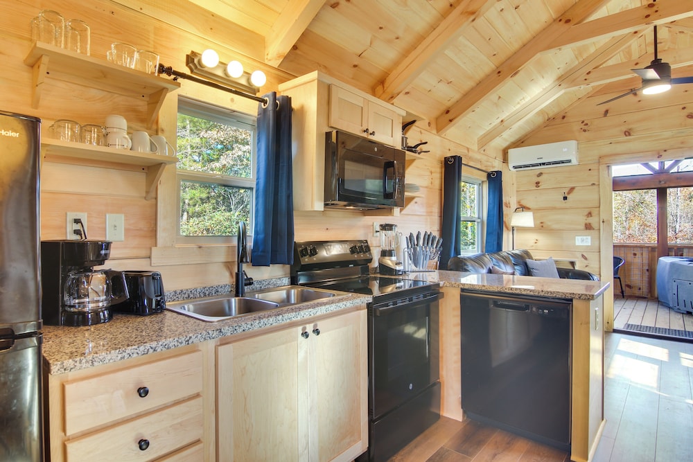 Sweet Thang: Romantic Blue Ridge Mtns Getaway