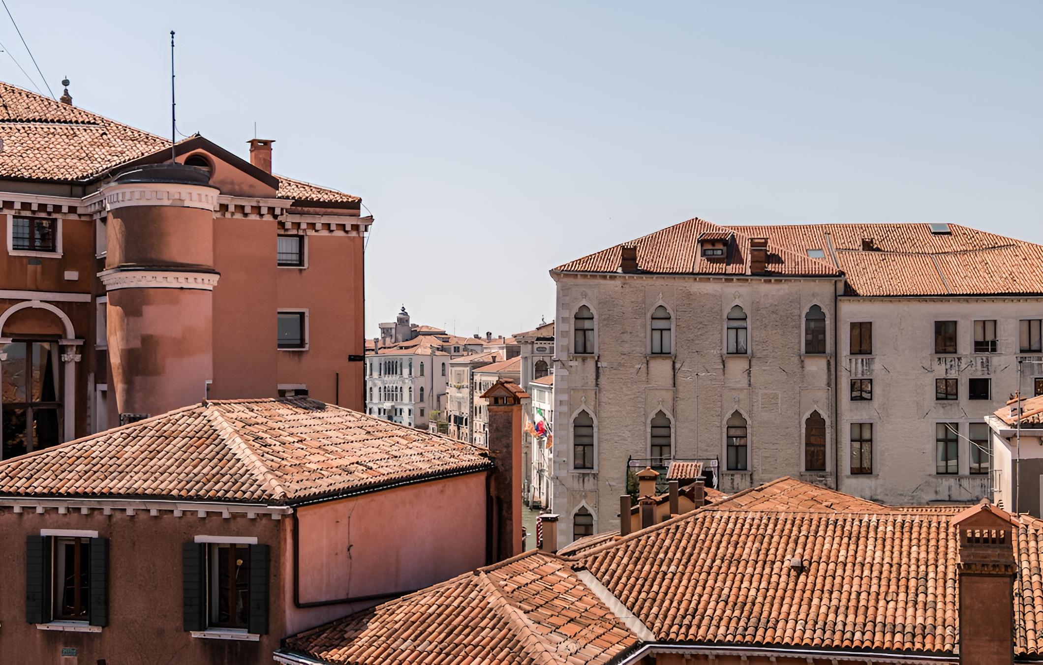 20 Windows on Venice
