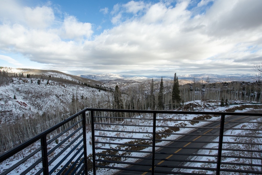 One Empire Pass Lodge at Deer Valley Resort - Four Bedroom Residence #401 4 Condo