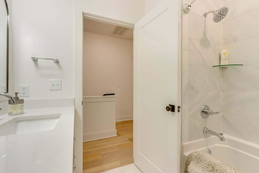 Near Downtown: Luxury Townhome in Bentonville!